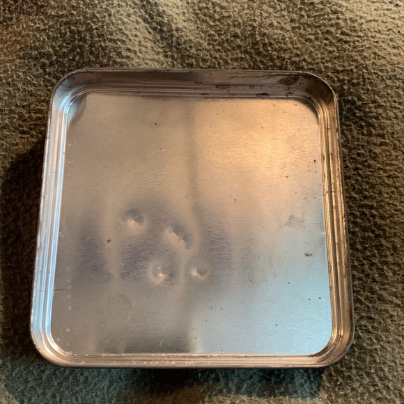 Nestle Toll House Cookies Limited Edition tin. Approx 4 1/4” x 6 1/4” - Picture 8 of 9